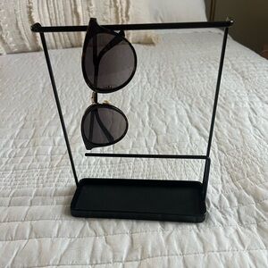 Black Sunglass / Jewelry Stand